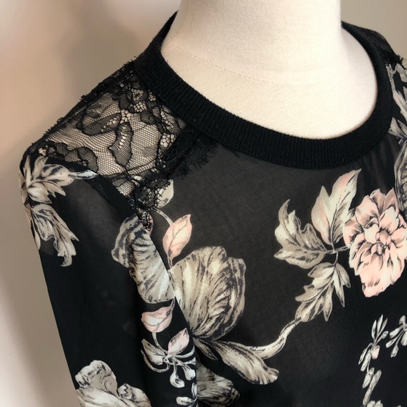 Floral pullover - Picture 3 of 3